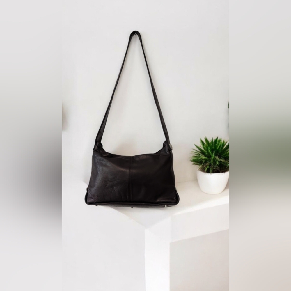 Perlina -Beautiful Well Maintained Dark Brown Leather Purse